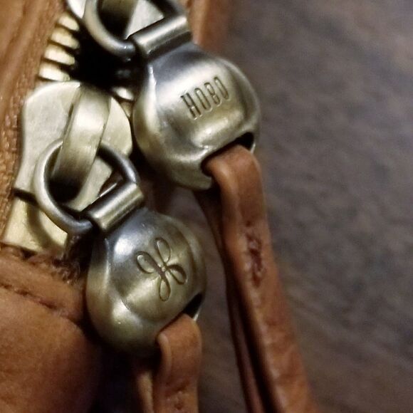 Hobo Fern Sling Bag Brown Pebbled Leather Shoulder Strap Small Zip  8x6.5x2.5 - Picture 4 of 5